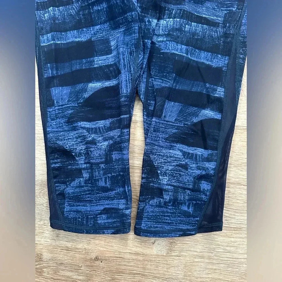 Lululemon Train Times Crop (17") Size 8
Transition Multi Midnight  Navy / Black - Picture 9 of 12